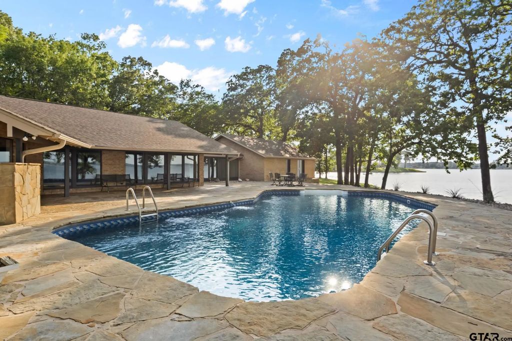 360 County Road 2136, Pittsburg
