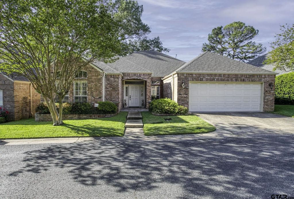 1418 Hollytree Place, Tyler