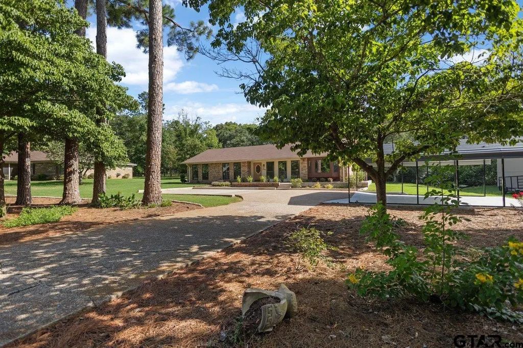 208 Treetop Ln, Hideaway