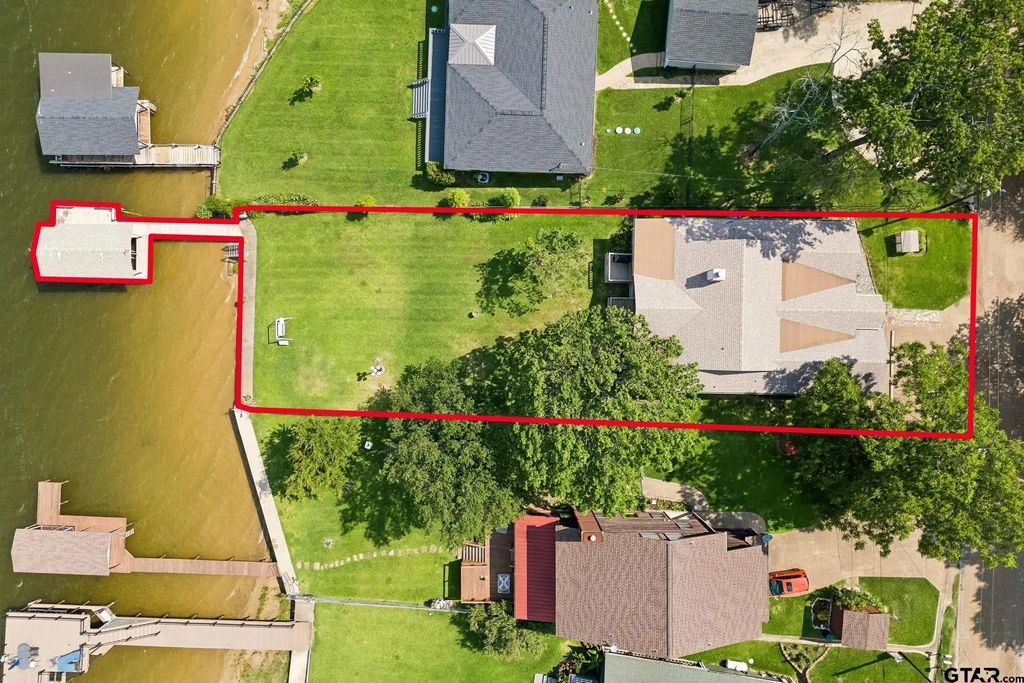 140 Pin Oak Drive, Mabank
