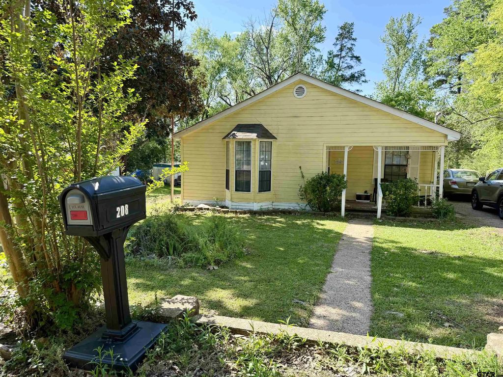 208 E Washington, Overton