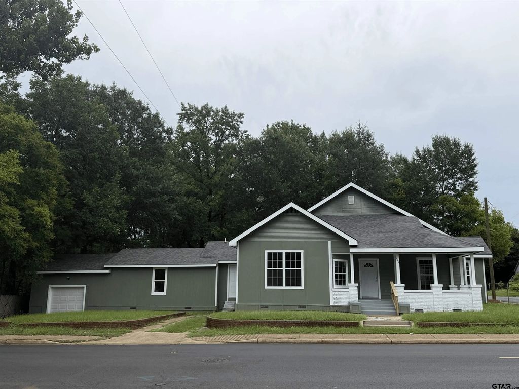 606 Sanford St., Marshall