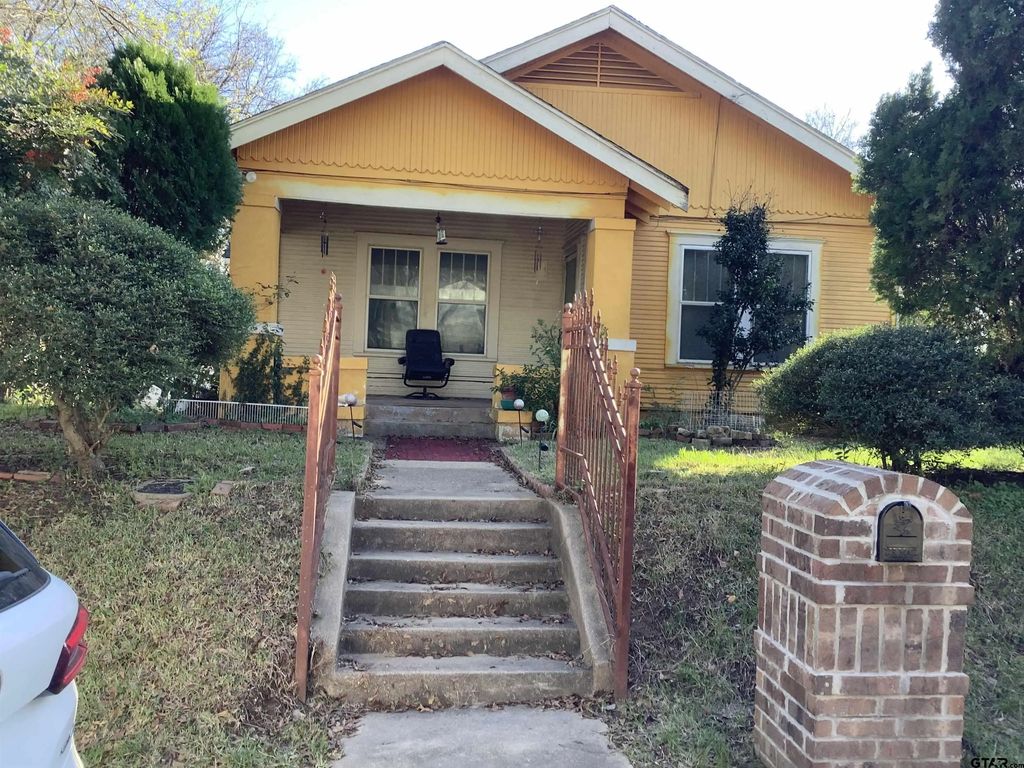 1106 W Claude St., Tyler
