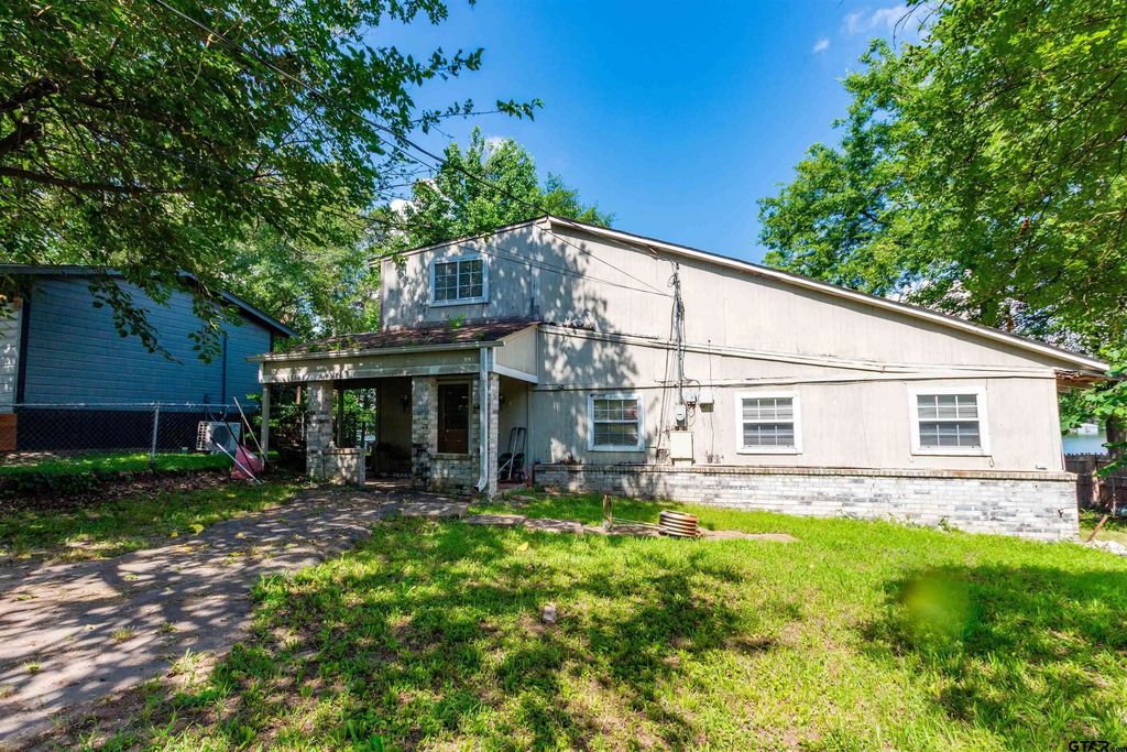 1424 Cr 2270, Mineola
