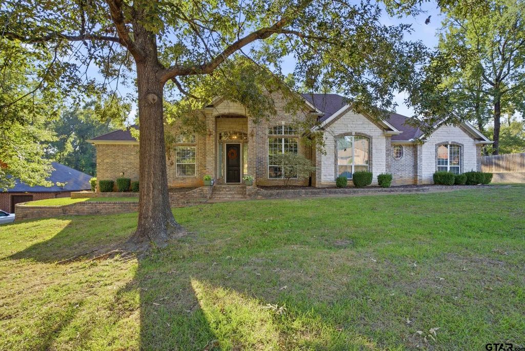 17190 West Lake Circle, Whitehouse