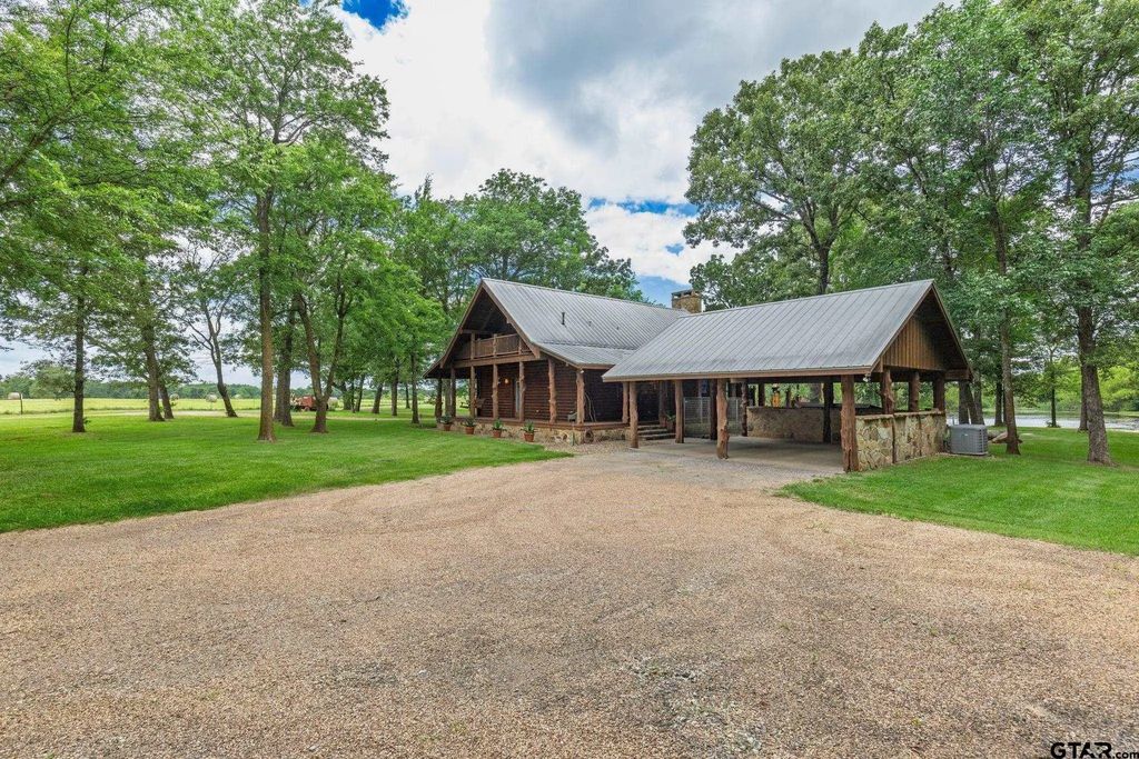 609 County Road 2421, Como