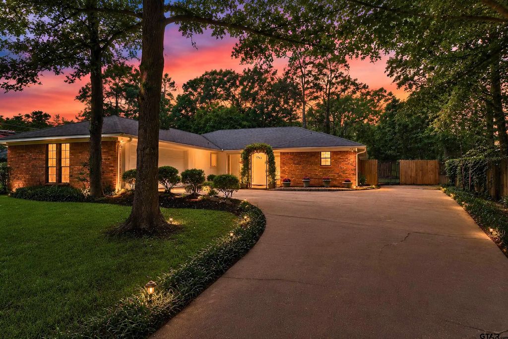 1743 Barbara Ct, Hideaway