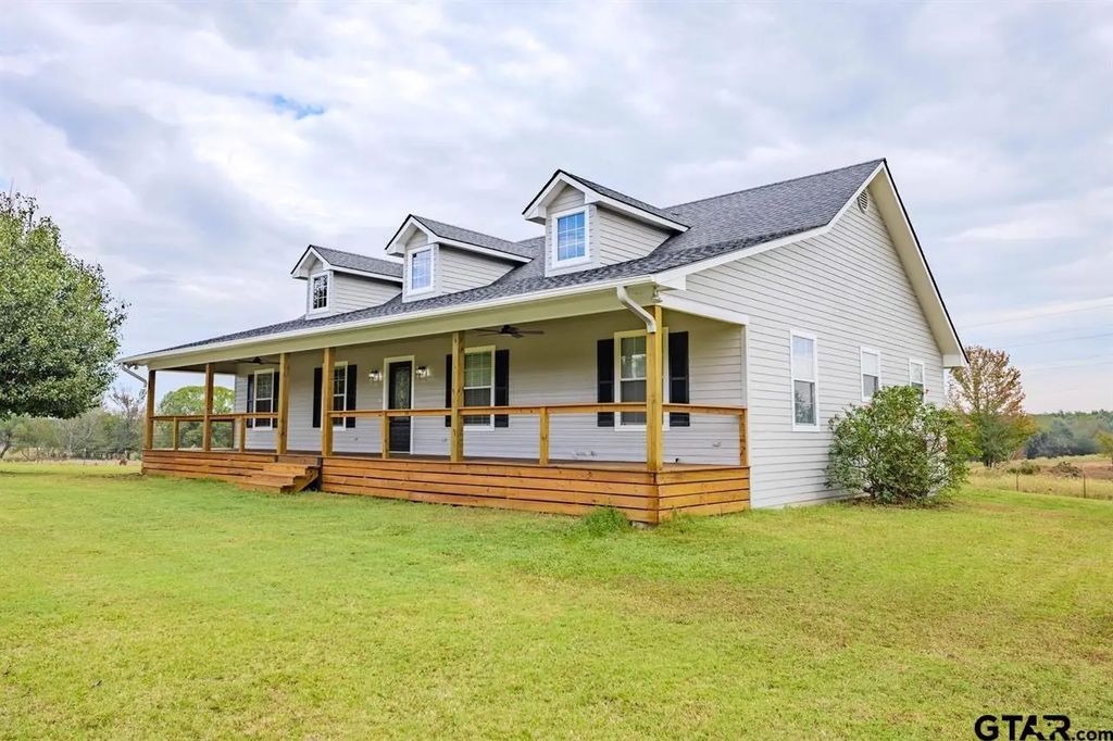5300 N Hwy 37, Winnsboro