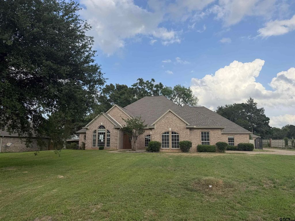 120 Burton, Longview