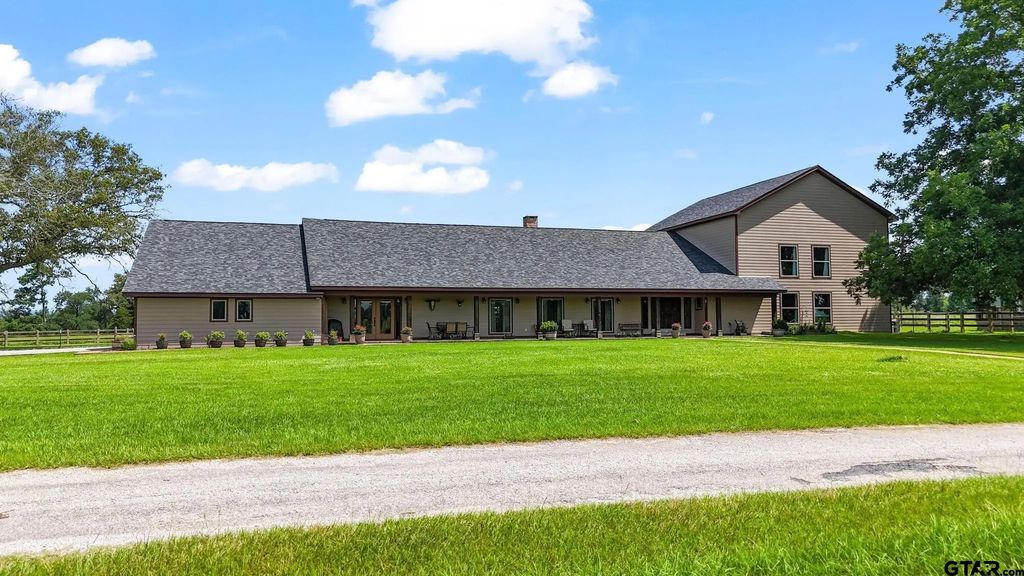 11074 W Highway 64, Overton