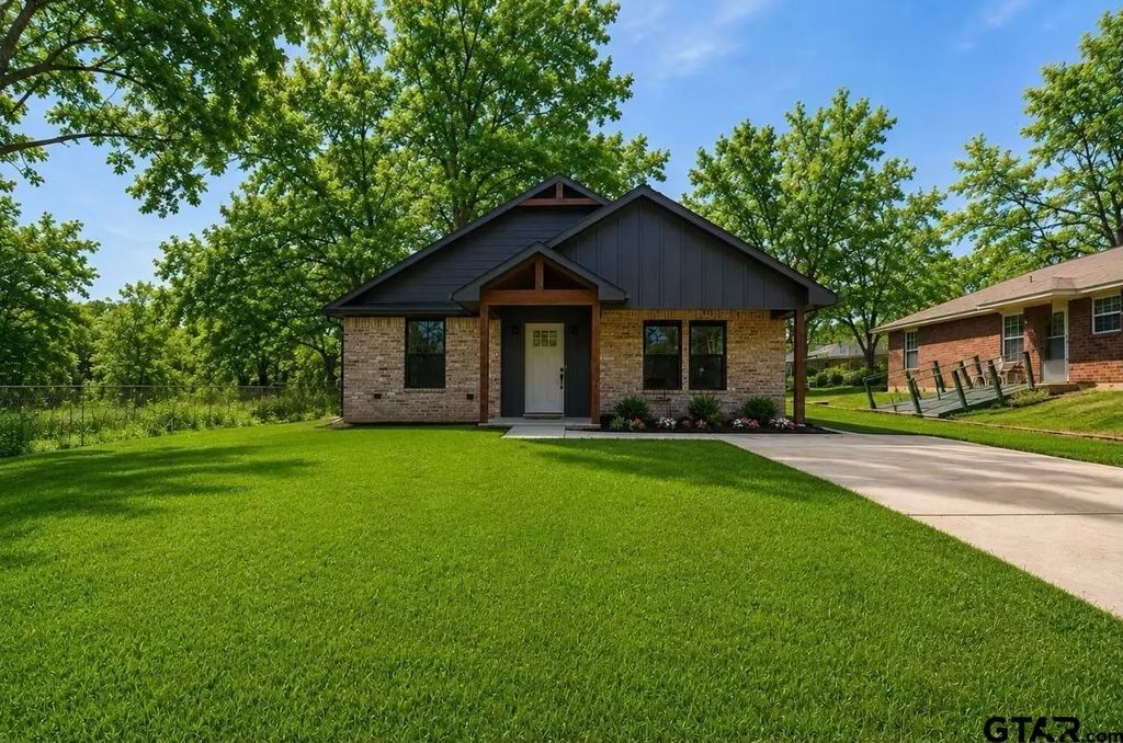 405 S Short Street, Troup