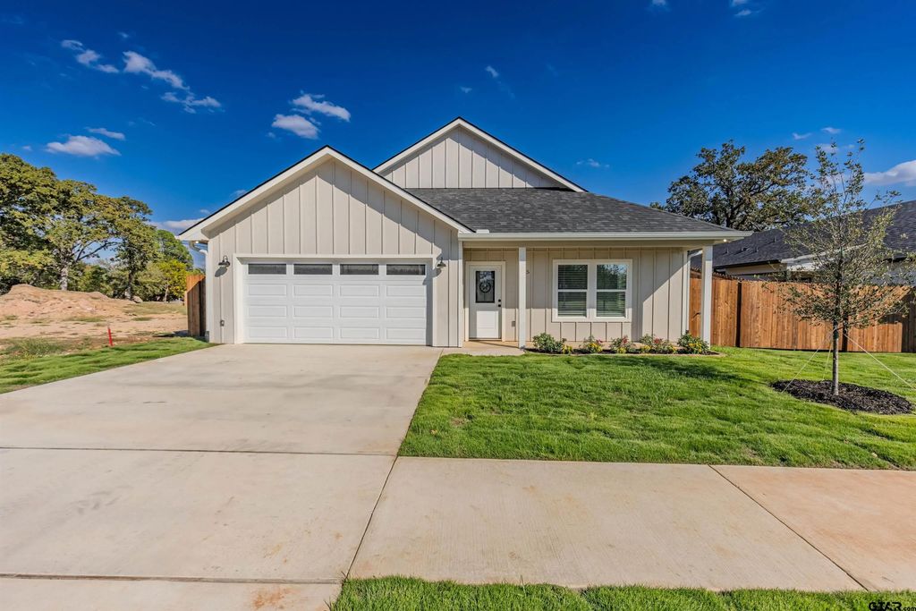 655 League Street, Sulphur Springs