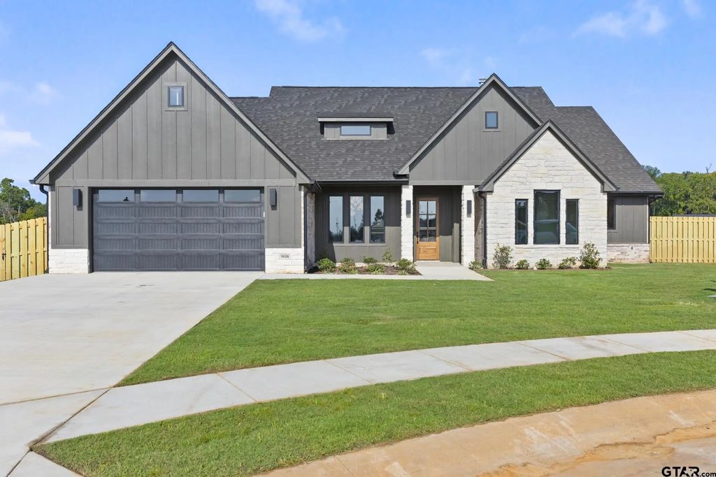 16326 Clearview Dr, Lindale
