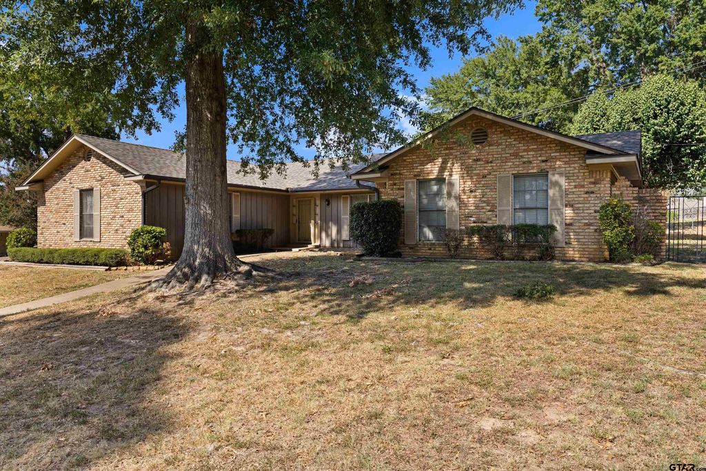 515 Berkshire Drive, Longview