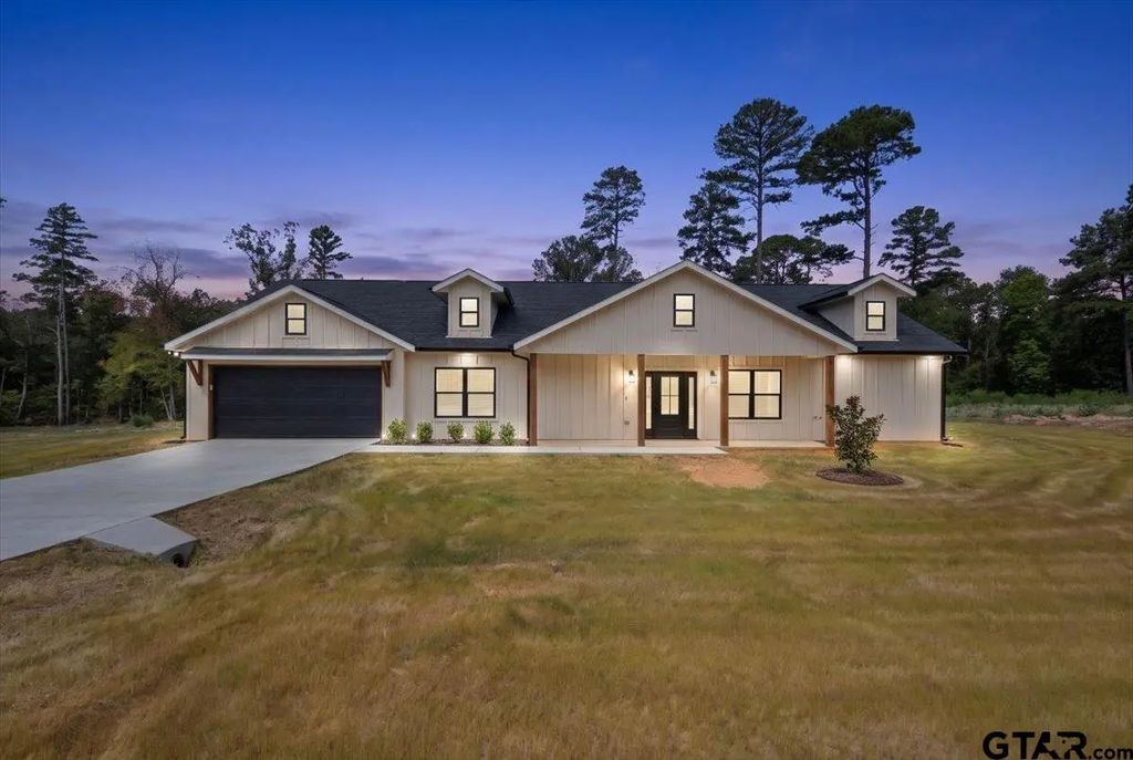 204 County Road 2766, Mineola