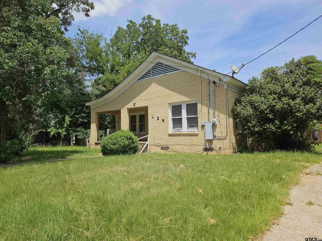 322 S Clayton, Tyler