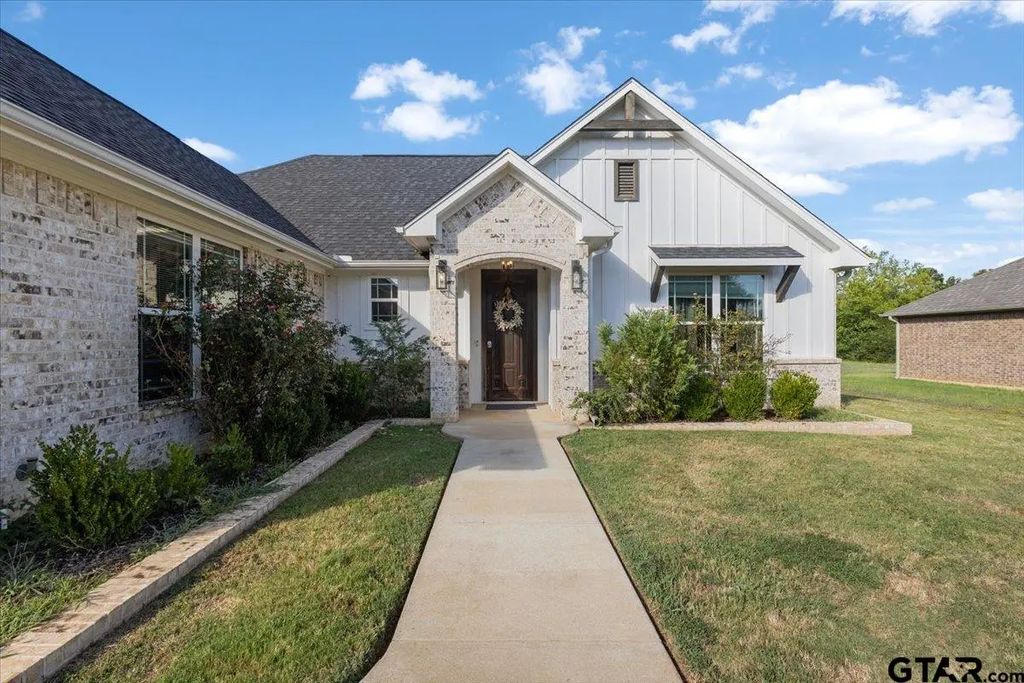 207 S Loveless, Bullard