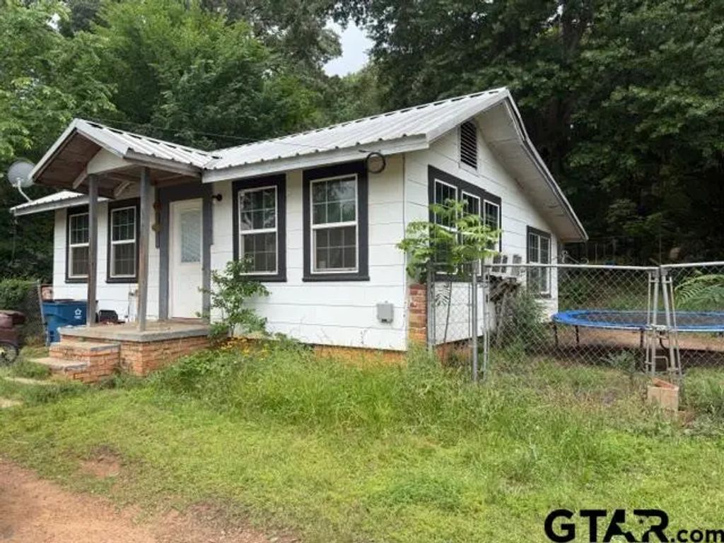 411 & 413 N Tyler, Big Sandy