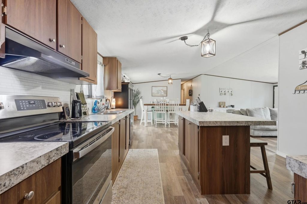 59 County Road 3604, Saltillo