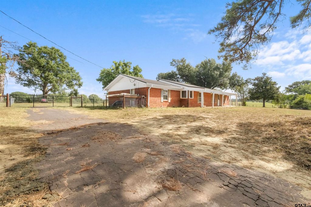 1310 Spur 324, Tennessee Colony