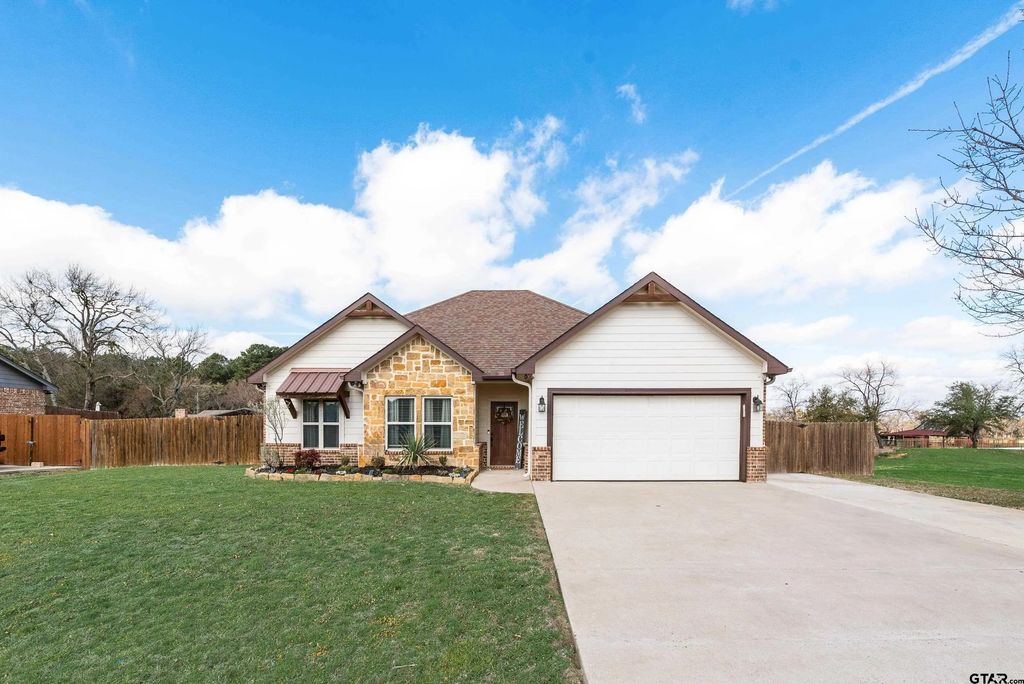 120 Horseshoe Lake Dr, Edgewood