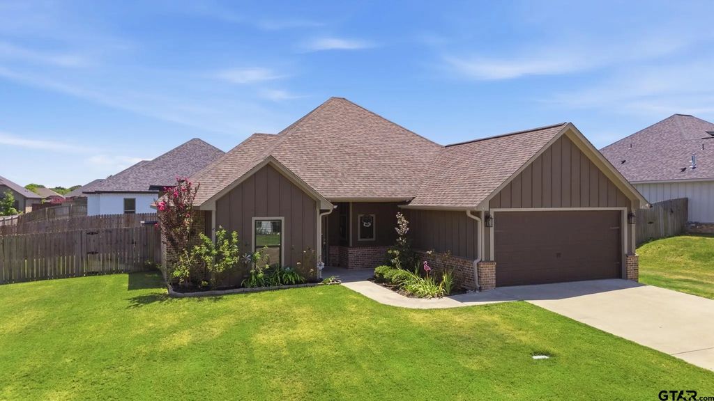 217 Smith Cir, Lindale