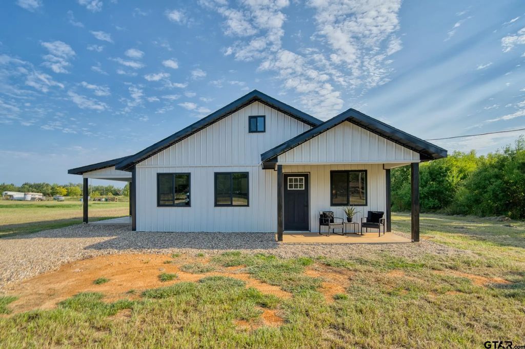 104 Private Road 33091, Omaha