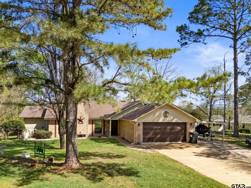 109 Old Barn Circle, Holly Lake Ranch