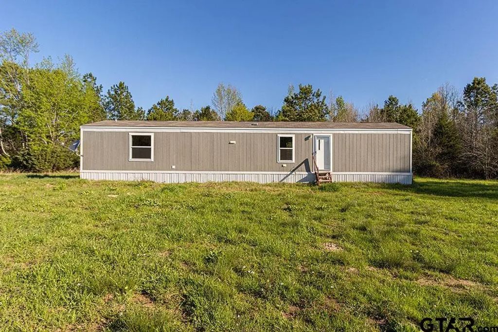 884 County Road 2950, Alba