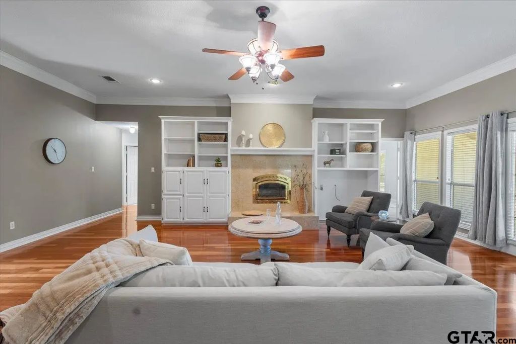 532 Dogwood Ln, Hideaway