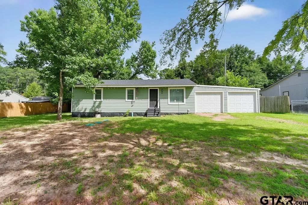 369 Pinewood, Hallsville