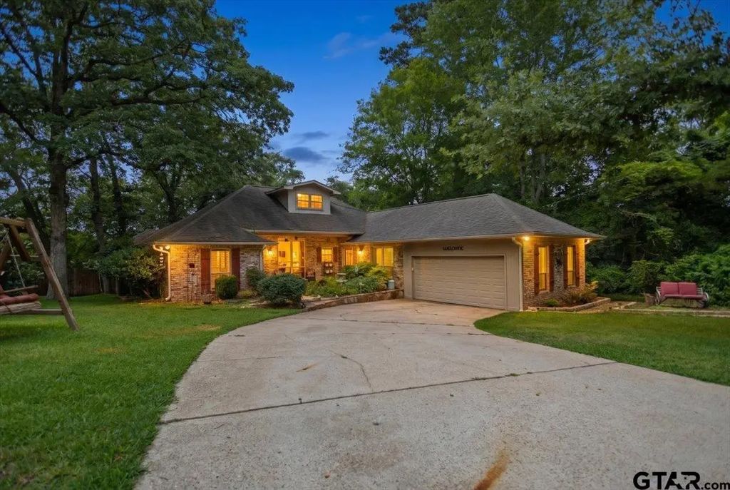 226 Pinewood Ln, Hideaway