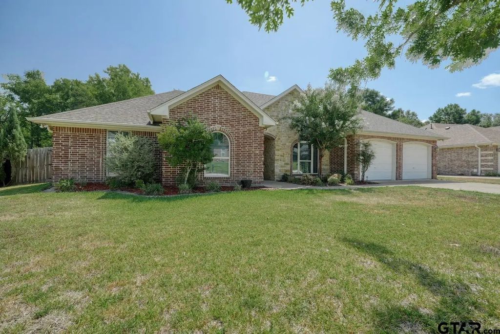 209 Heritage Ct, Lindale