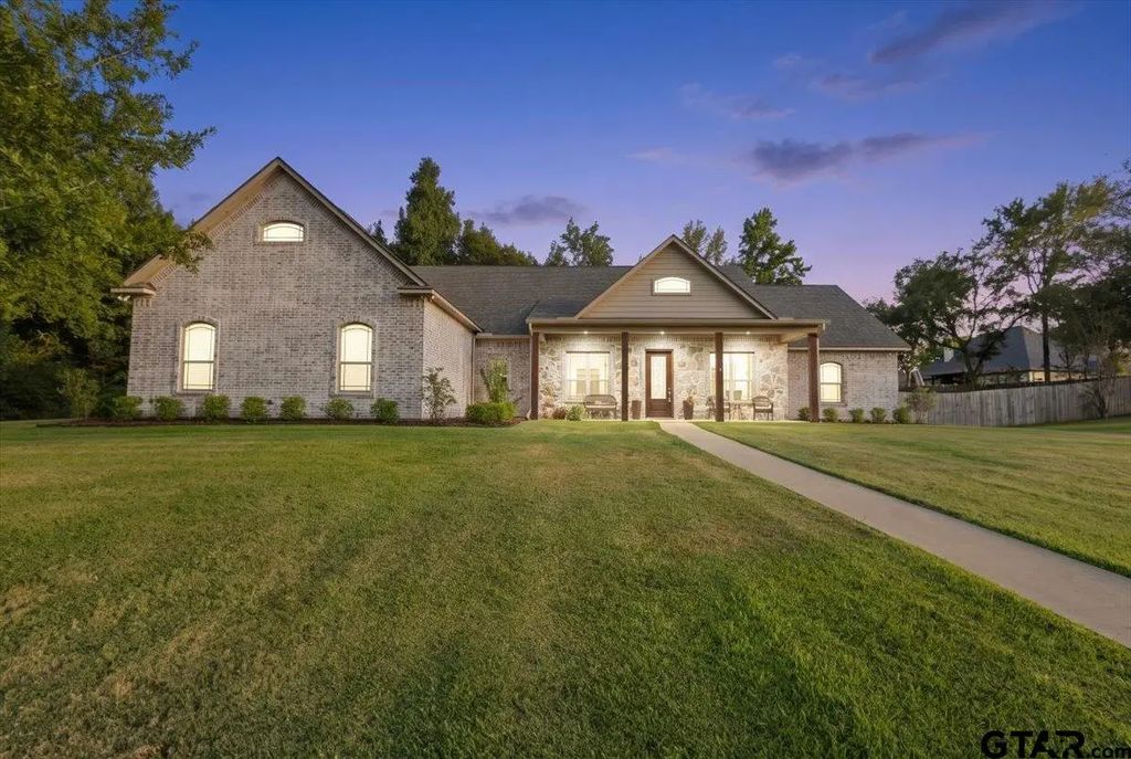 565 Oak Grove Way, Bullard