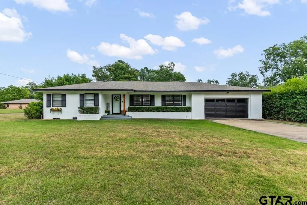 1119 Bledsoe Street, Gilmer