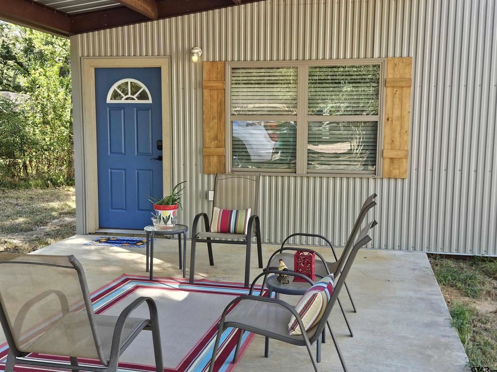 104 Truitt, Naples