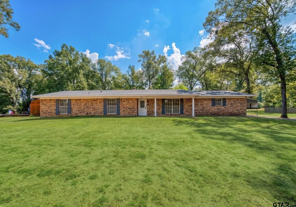 107 Dogwood, Lone Star