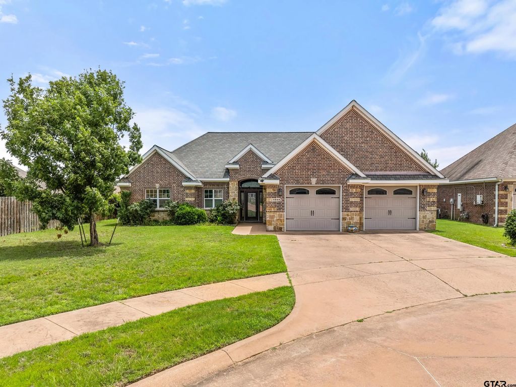 1505 Lucy Cir, Lindale