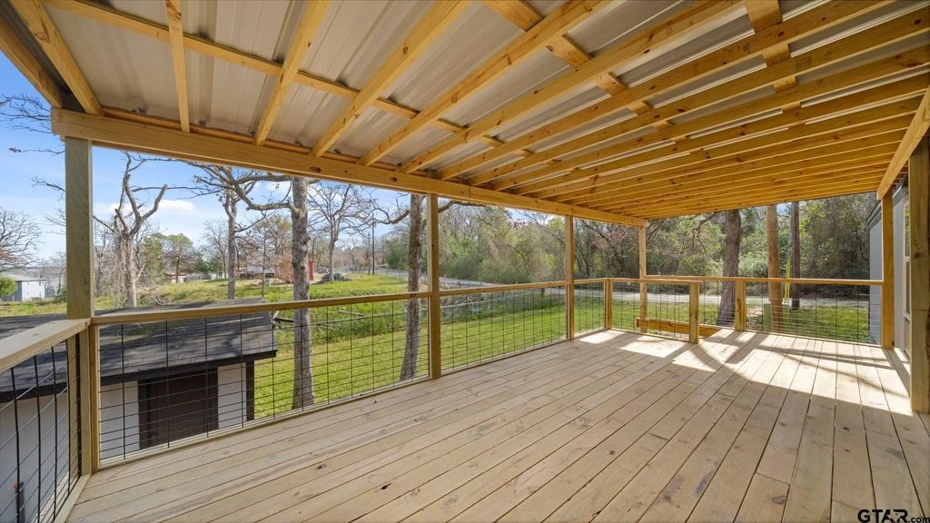 721 Queens Drive, Tool