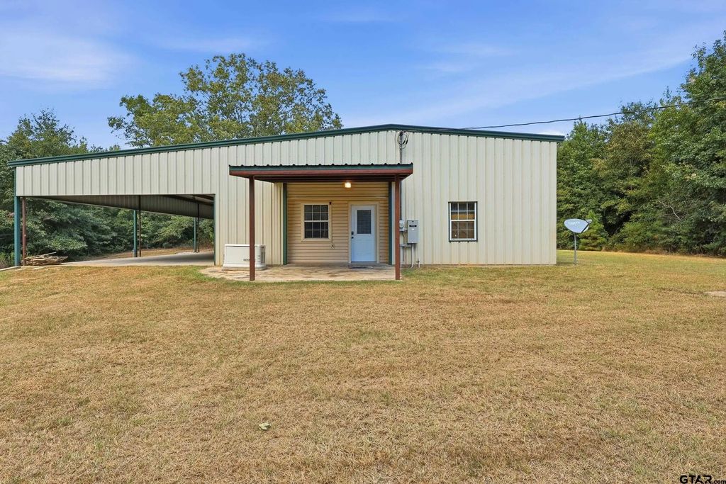 2304 County Road 1240, Pittsburg