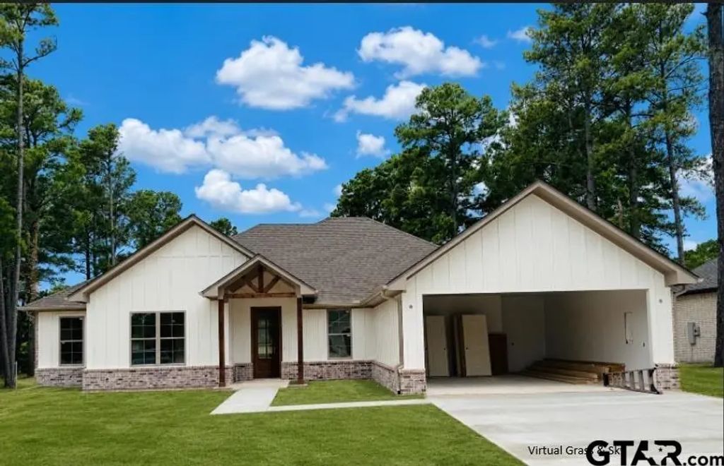 12124 Pinecrest Drive, Flint