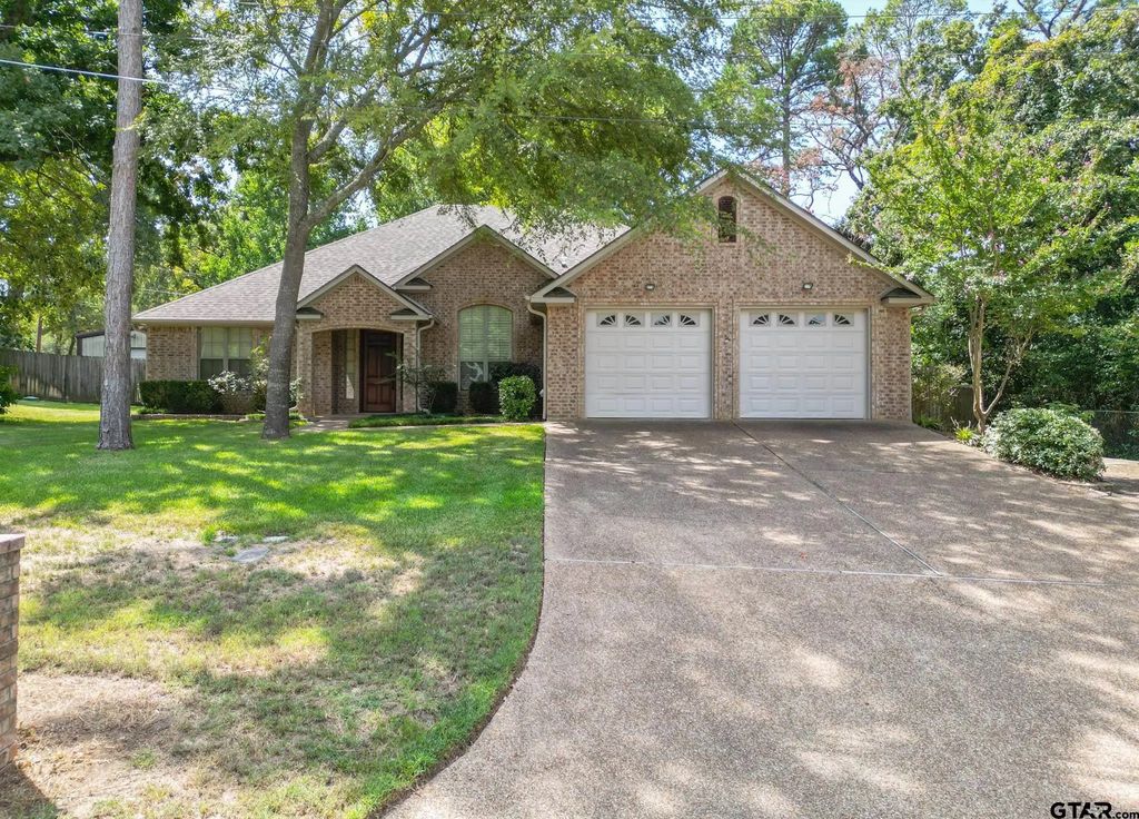 17509 Cherokee Trail, Flint