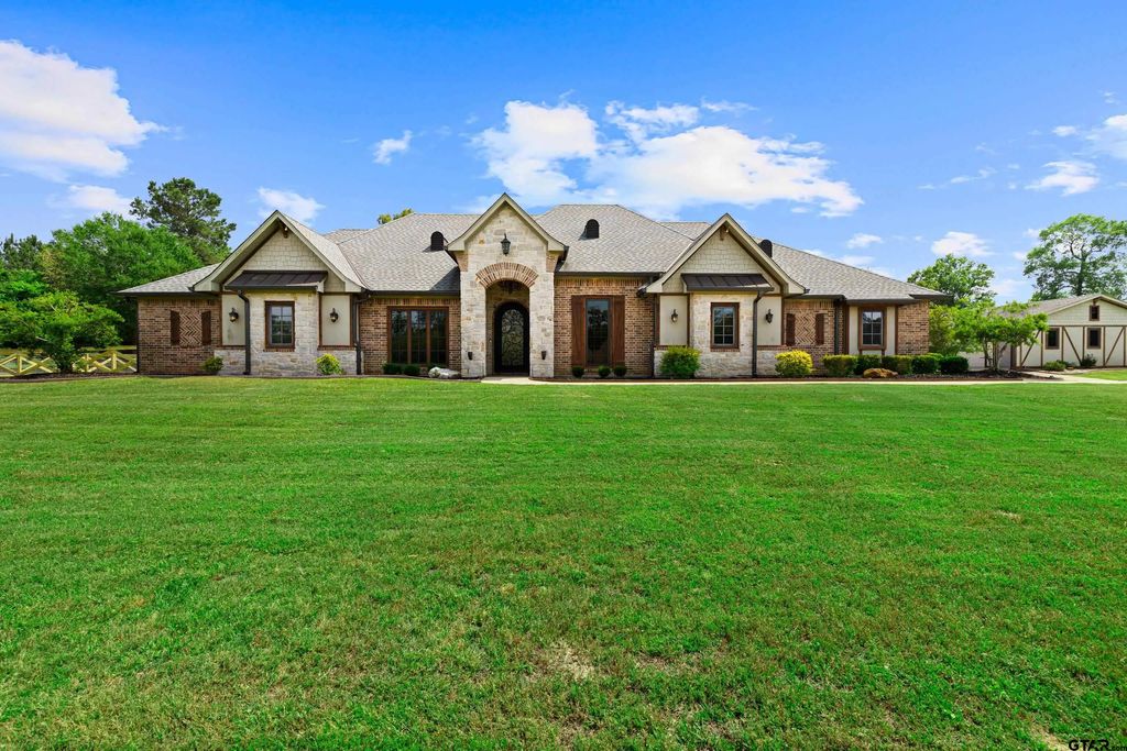145 Deerfield Rd N, Longview