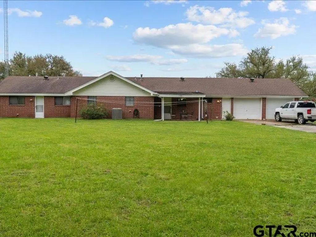 2664 An County Road 103, Elkhart