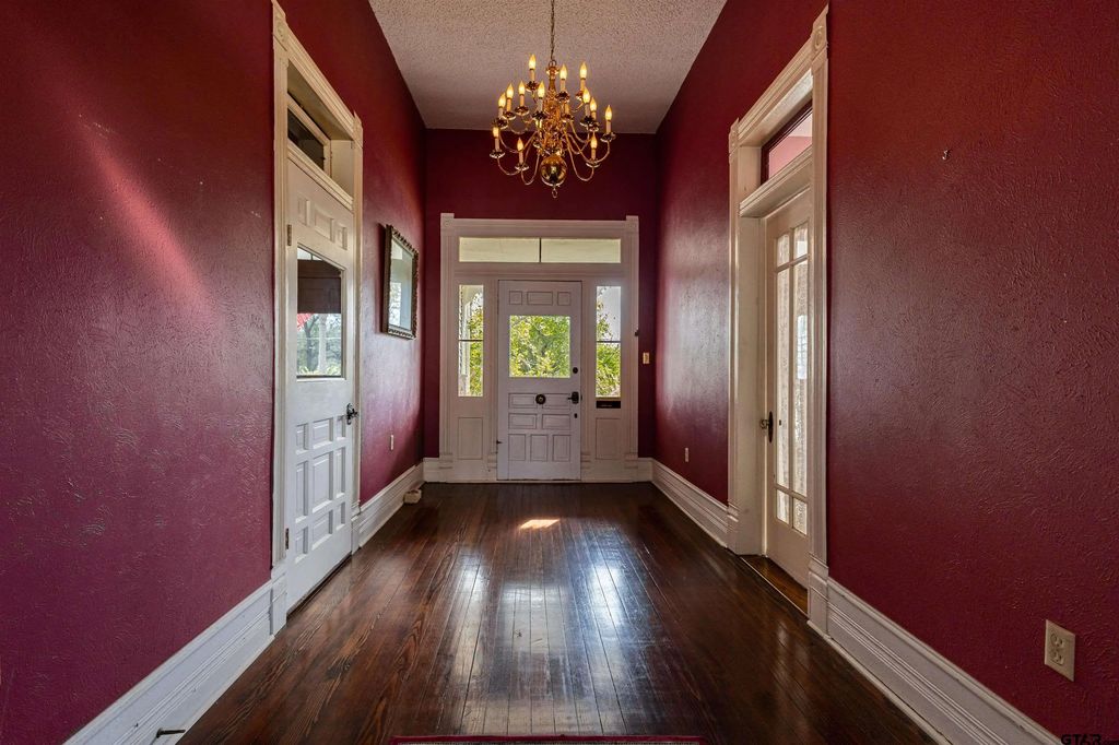 705 Sycamore, Mineola