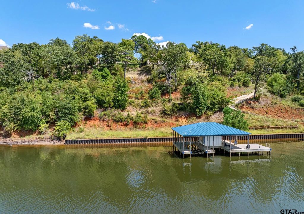 151 Lake Bluff Drive N, Bullard