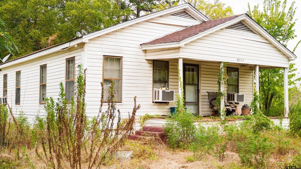9121 & 9110 N County Road 152, Overton