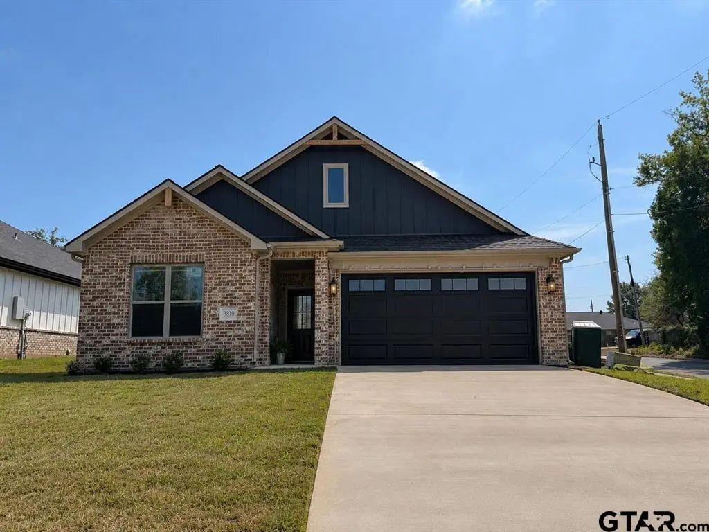 3900 French Dr, Longview