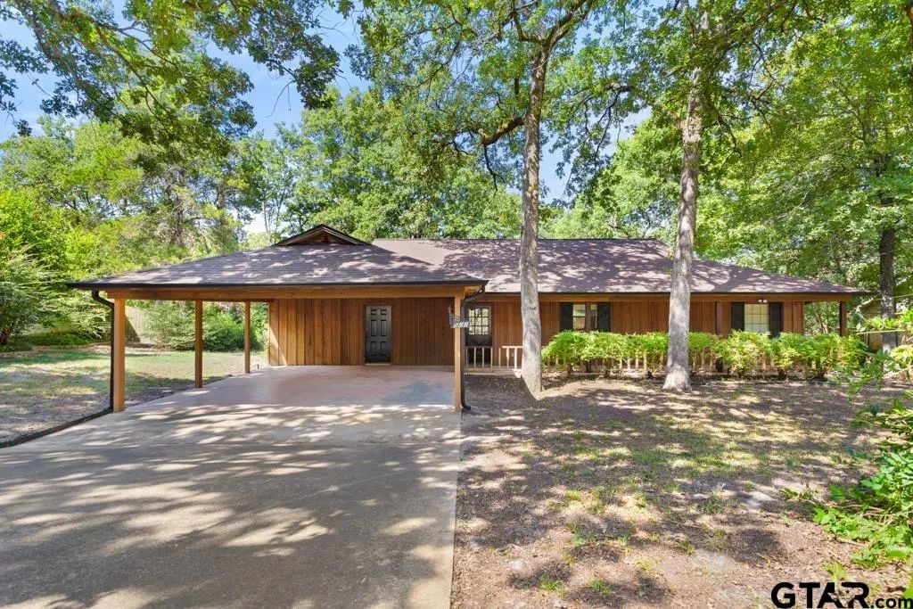 522 Woodside Dr., Hideaway