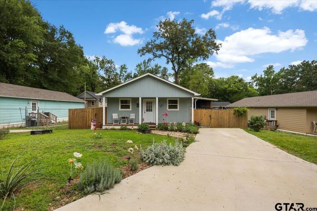 215 Hull St, Gladewater